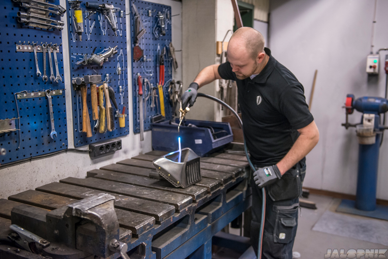 Illustration for article titled This Is The Final Build Process Of The Amazing Koenigsegg One:1